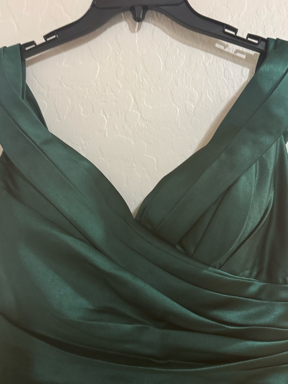 Elegant Emerald Green Satin Evening Gown size 12 - Picture 2 of 7